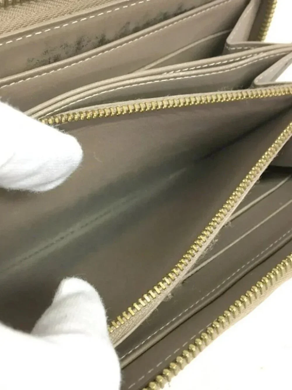 Louis Vuitton Leather Zippy wallet Beige Pougre